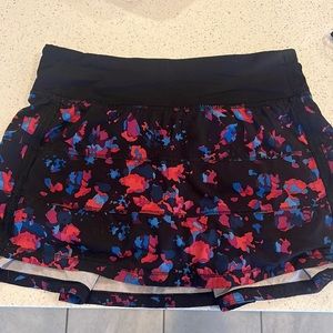Lululemon skirt size 4